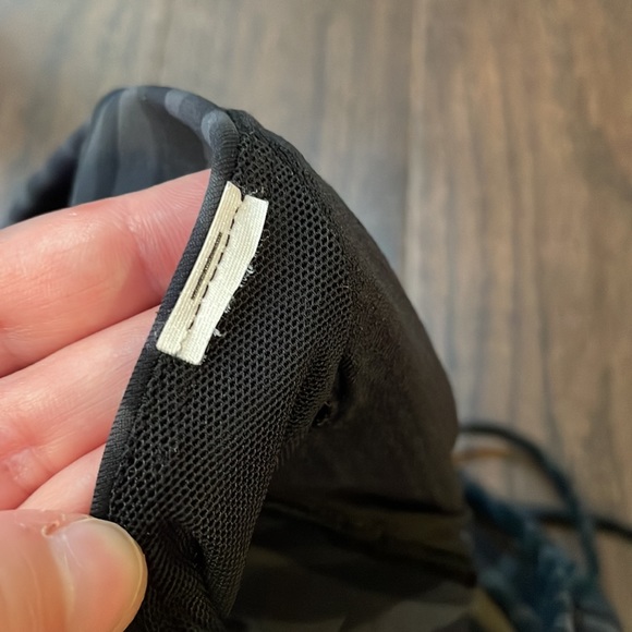 Lululemon Free To Be Serene Bra Womens Size 4 Le Tigre Camo Deep Coal Multi - Picture 5 of 6